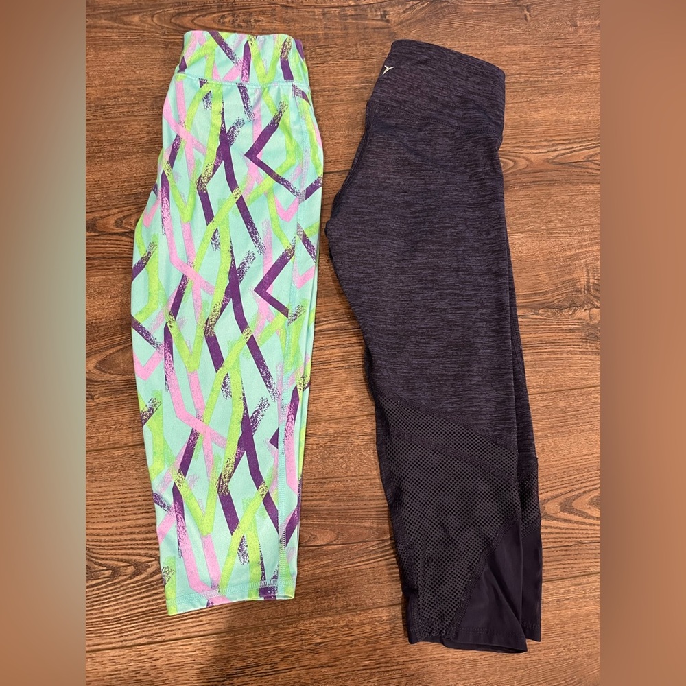 2 pairs of leggings